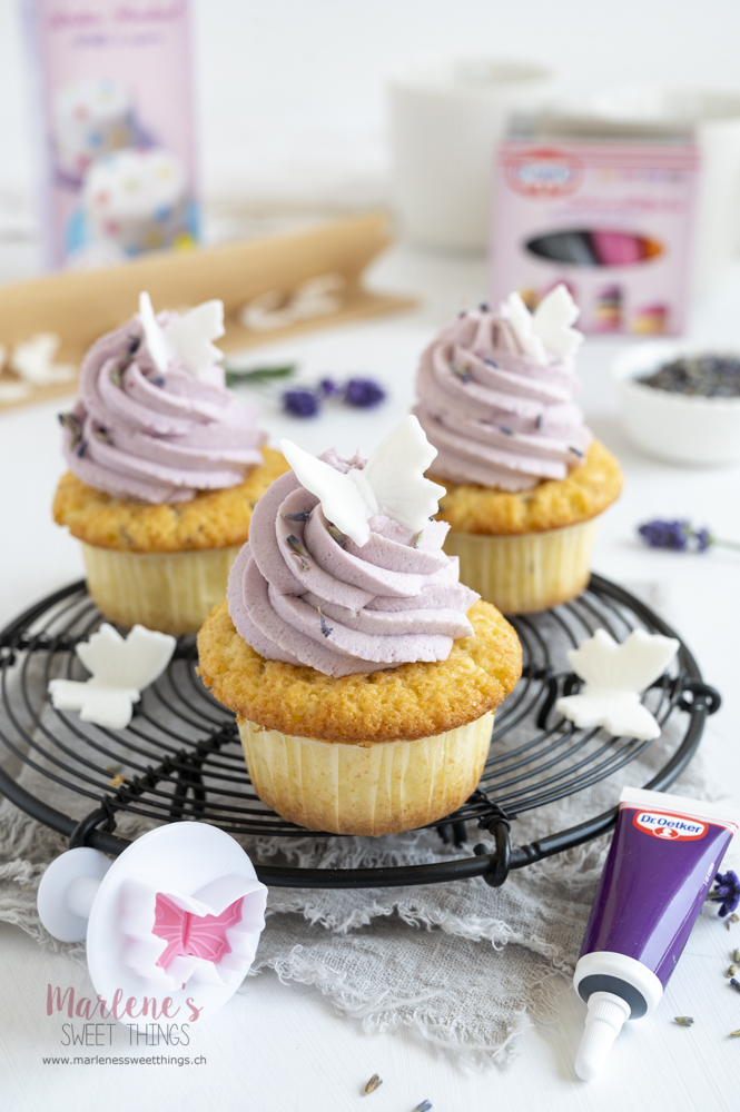 Lavendel Cupcakes mit Dr. Oetker dekoriert