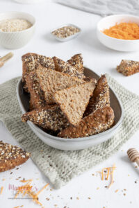 Haferflocken-Quark Brötchen mit Karotten