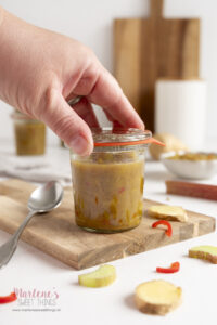 Rhabarber-Chutney mit Ingwer und Chili