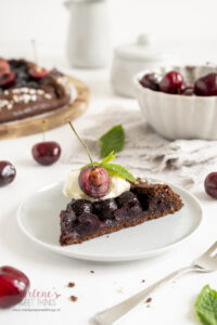 Schokoladen-Galette-mit-Kirschen