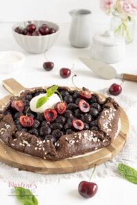 Schokoladen-Galette-mit-Kirschen