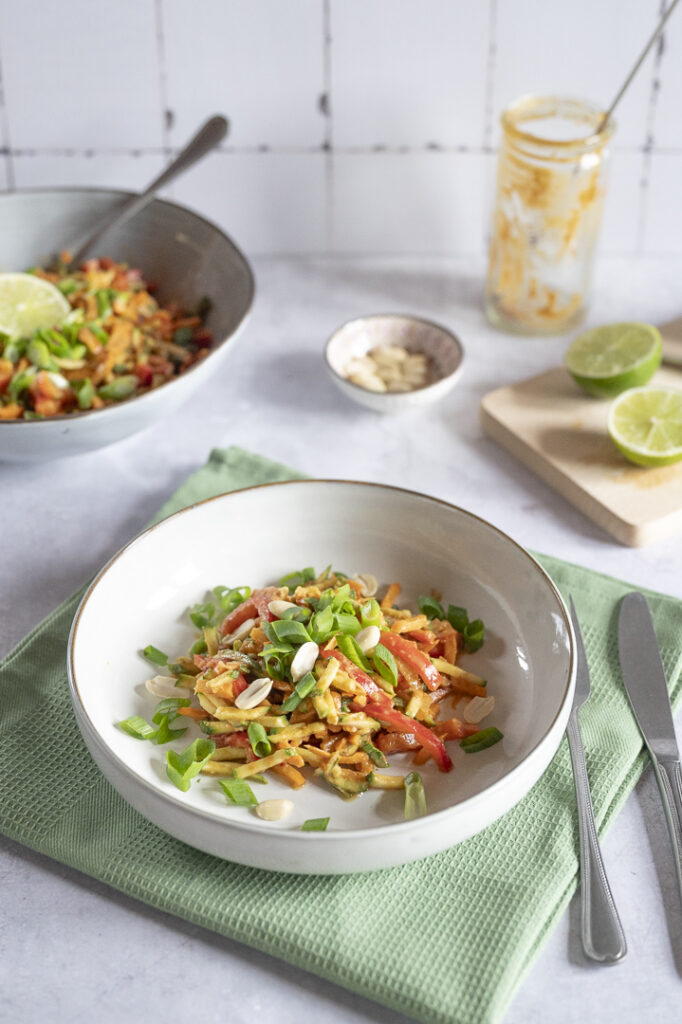 Zucchini Salat mit Erbnuss Dressing