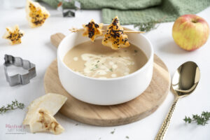 Cremige-Selleriesuppe-mit-Apfel