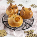 Glückschweinchen aus Hefeteig