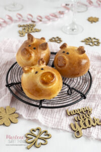 Glückschweinchen aus Hefeteig