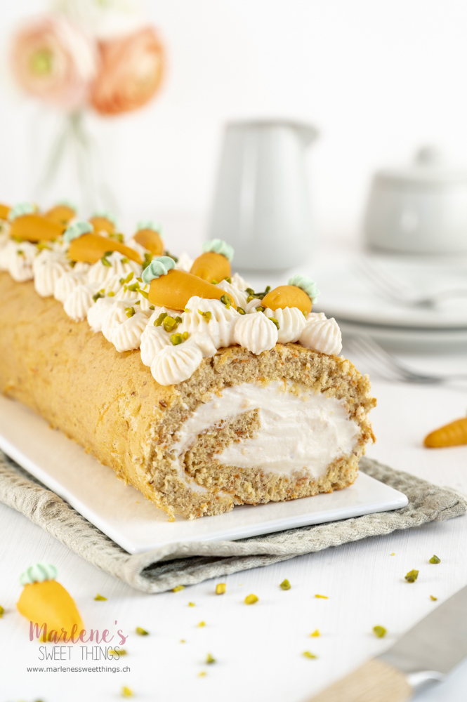 Rüebli-Biskuitroulade mit Quark-Joghurt Crème