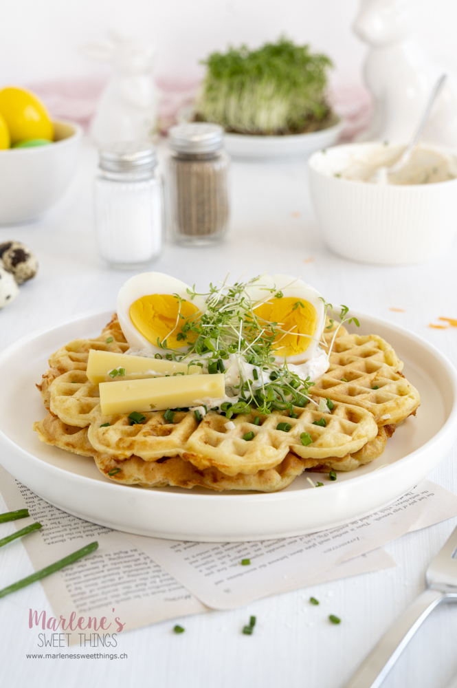  Karotten-Käse Waffel mit Kräuterquark 