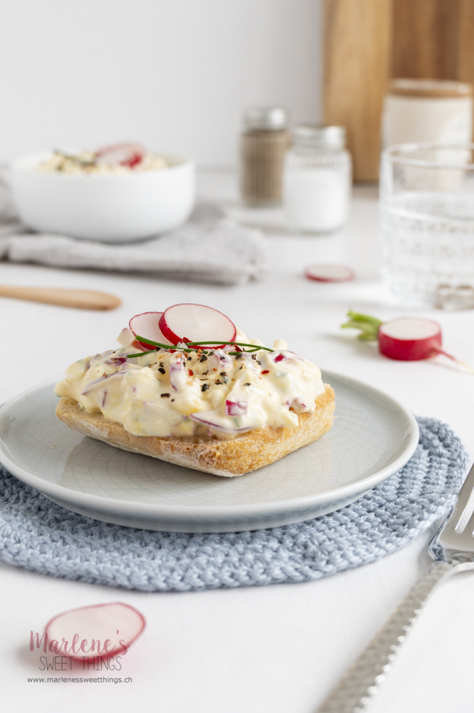Eiersalat-Radieschen Brötchen