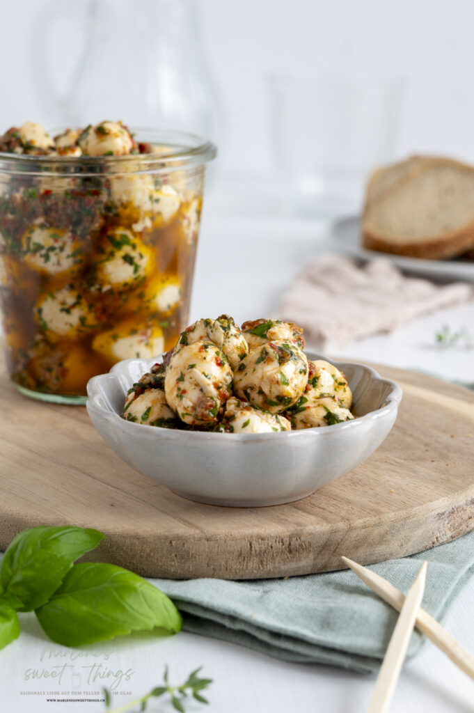 Marinierter italienischer Frischkäse