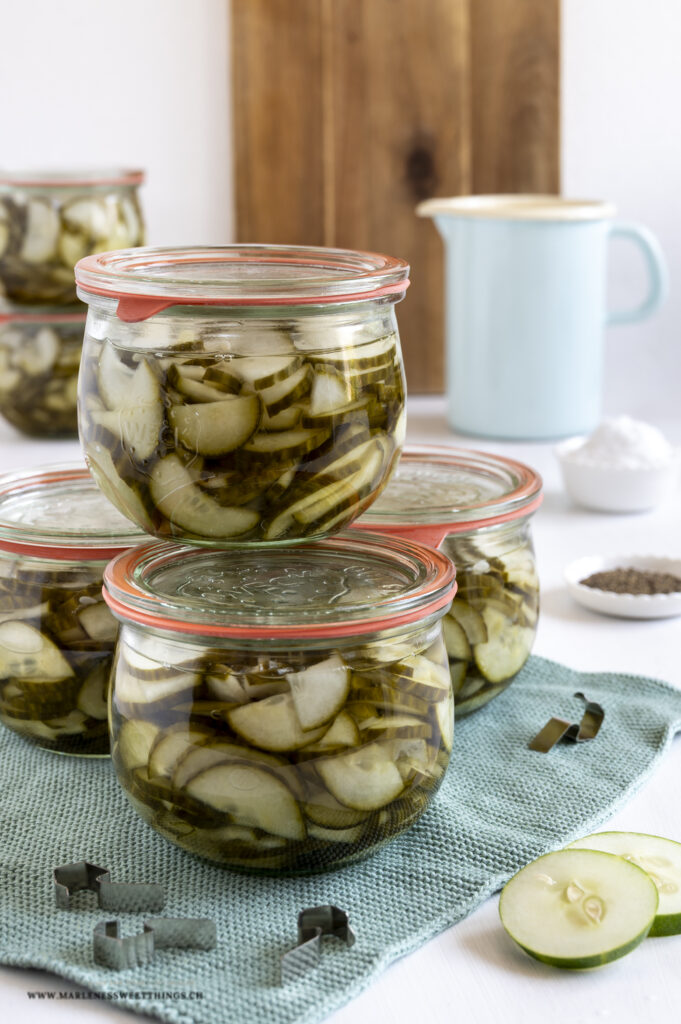 Gurkensalat im Glas einkochen