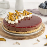 Schokoladen Cheesecake ohne Backen mit Zwetschgen
