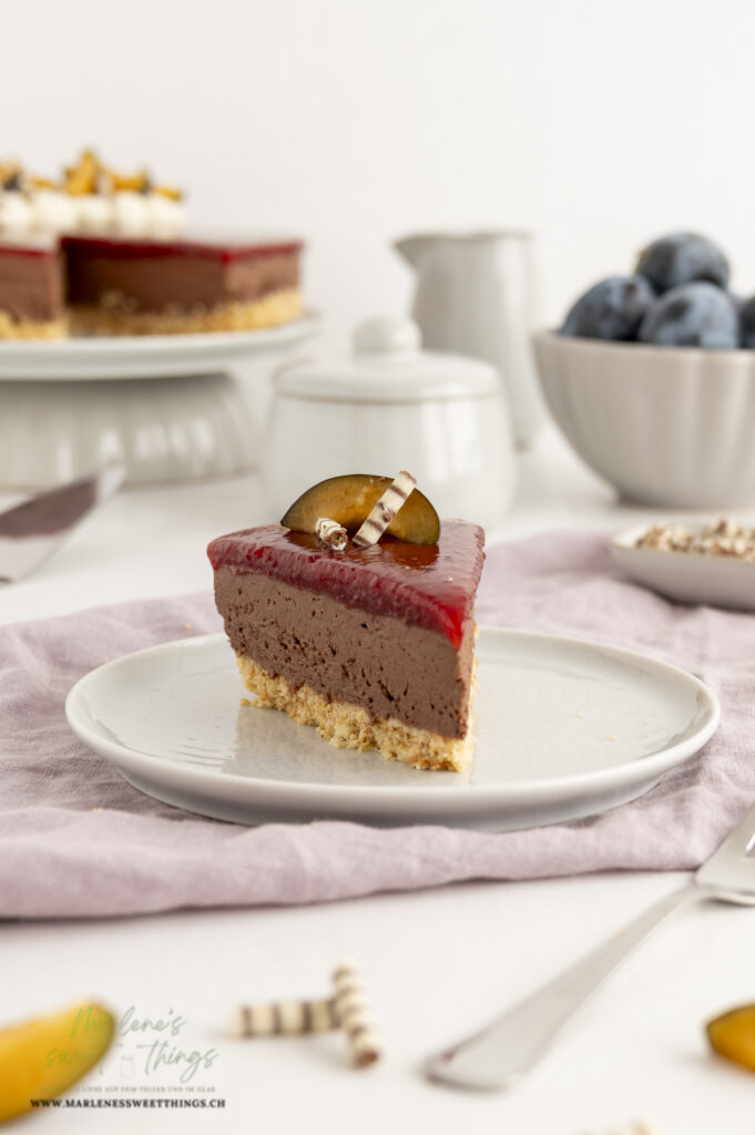 Schokoladen Cheesecake ohne Backen mit Zwetschgen